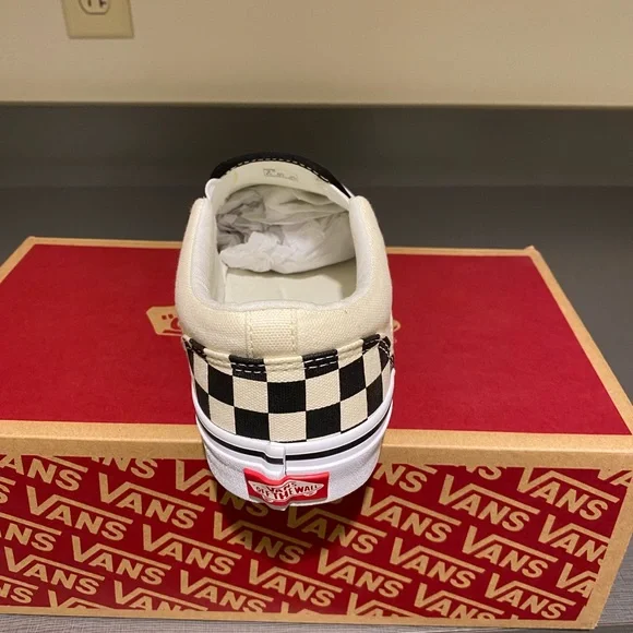 Men’s 9 black and white checkered Vans. - Picture 7 of 11